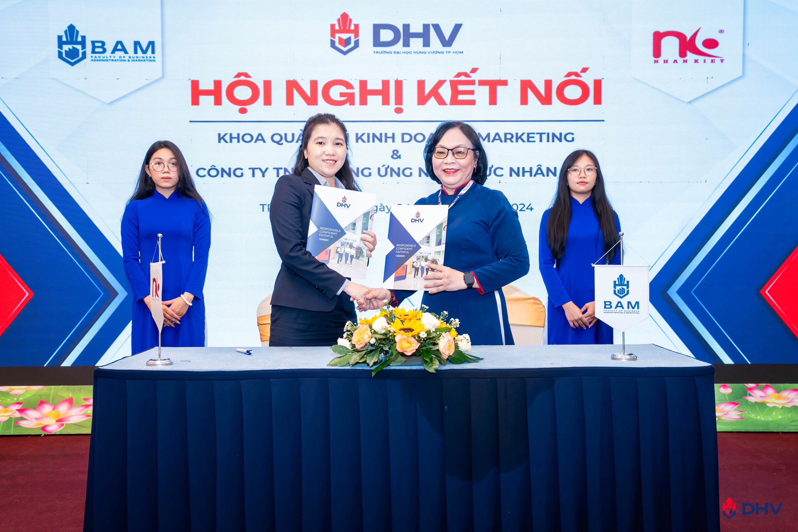 Nhà cái 88 King88 THAM DỰ LỄ TRAO CHỨNG NHẬN KIỂM ĐỊNH CHẤT LƯỢNG CHƯƠNG TRÌNH ĐÀO TẠO VÀ KÝ KẾT HỢP TÁC VỚI TRƯỜNG ĐẠI HỌC HÙNG VƯƠNG THÀNH PHỐ HỒ CHÍ MINH.