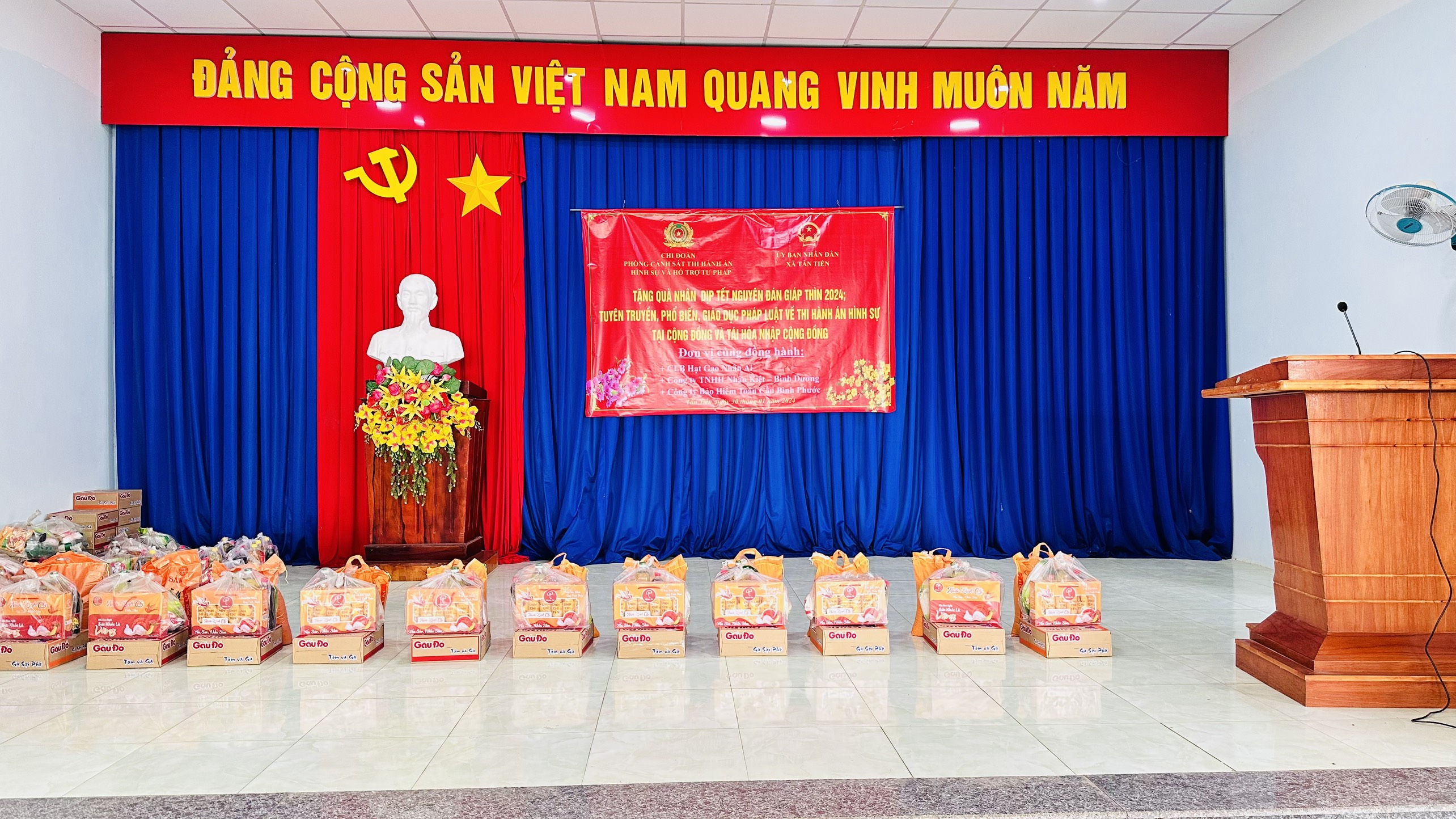 Nhà cái 88 King88 GÓP PHẦN TẠO NÊN MỘT TẾT ẤM ÁP CHO CỘNG ĐỒNG XÃ TÂN TIẾN (BÌNH PHƯỚC)