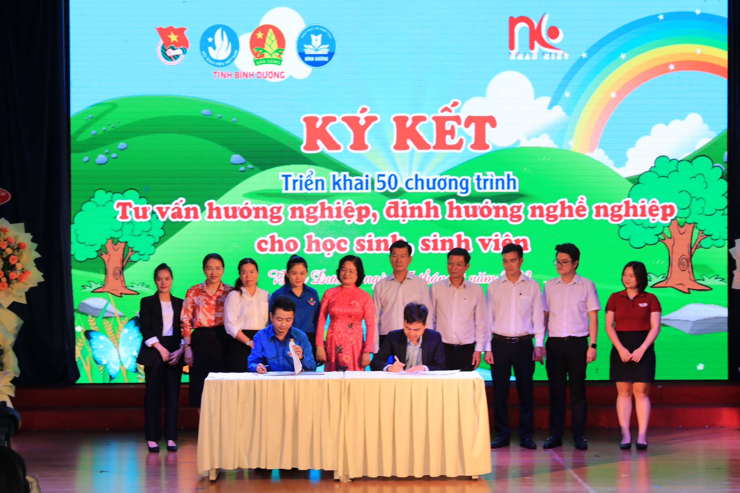 Nhà cái 88 King88 KÝ KẾT TRIỂN KHAI 50 CHƯƠNG TRÌNH TƯ VẤN HƯỚNG NGHIỆP, ĐỊNH HƯỚNG NGHỀ NGHIỆP CHO HỌC SINH, SINH VIÊN