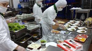 NAM PHỤ XUẤT ĂN HÀNG KHÔNG TẠI SÂN BAY