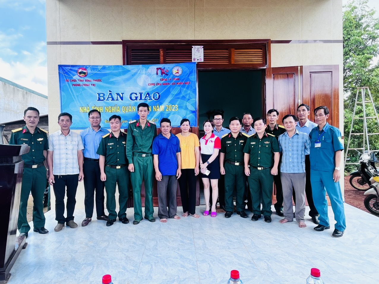 Nhà cái 88 King88 TRAO TẶNG NHÀ TÌNH NGHĨA QUÂN - DÂN CHO ĐỒNG CHÍ MÔNG VĂN ĐẠI