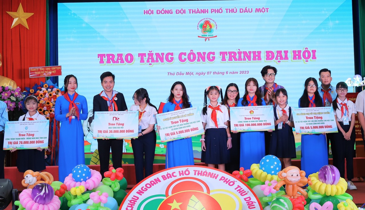 Nhà cái 88 King88 HỖ TRỢ TRAO HỌC BỔNG CHO THIẾU NHI THÀNH PHỐ THỦ DẦU MỘT