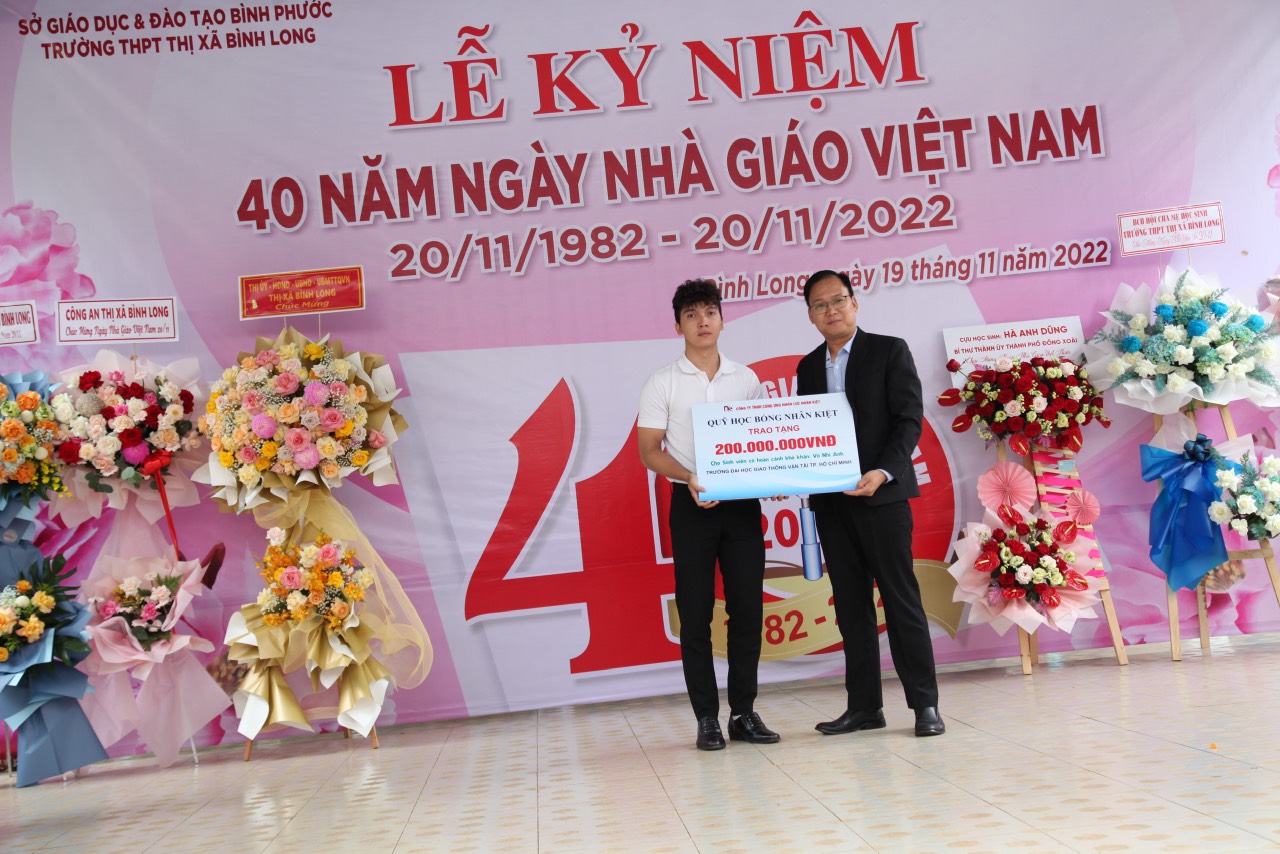 Nhà Cái Cá Cược Uy Tín 【King88 Vina】 trao học bổng cho sinh viên có hoàn cảnh khó khăn