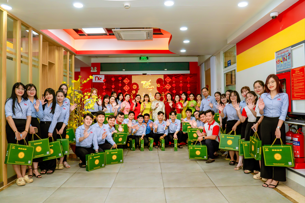 Nhà cái 88 King88 TRAO QUÀ TẾT - TIẾP SỨC TINH THẦN CHO CÁN BỘ NHÂN VIÊN TRƯỚC THỀM NĂM MỚI